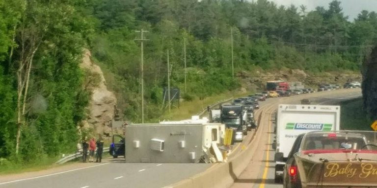 Traffic at standstill on Highway 11 northbound at Luigi – Gravenhurst